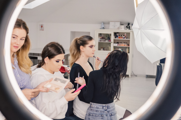 Estetika Profesional , curs make-up baza,instantanee din cadrul cursului.