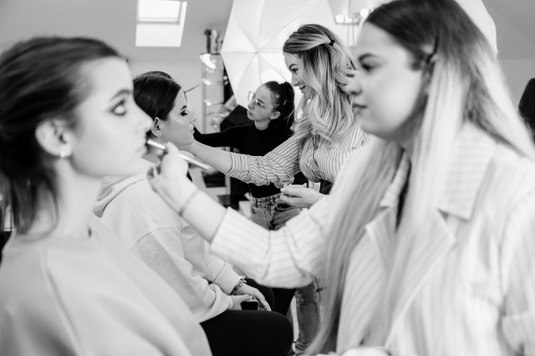 Estetika Profesional , curs make-up baza,instantanee din cadrul cursului.